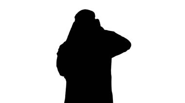 Güneş gözlüklü havalı şeyh kameraya bakıyor, Alpha Channe