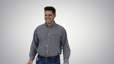 Çalı çırpı ve sıvıyla ne boyayacağını bilen sıradan bir adam.