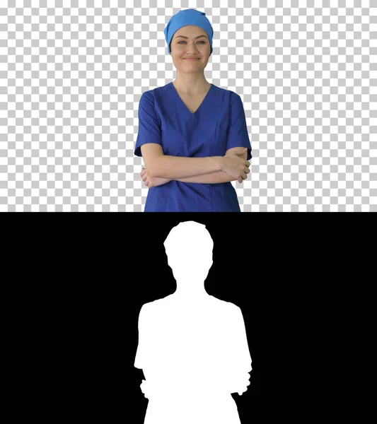 Pewna siebie pielęgniarka lub lekarz w niebieskim mundurze idzie w kierunku ca — Zdjęcie stockowe