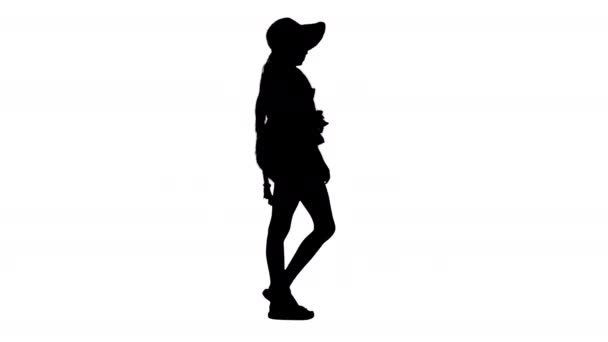 Улыбающаяся молодая африканская американка в соломенной шляпе позирует, Альфа-канал — стоковое видео