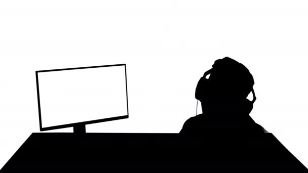 Silhouette Gamer beszél a játék a képernyőn a kamera. — Stock videók