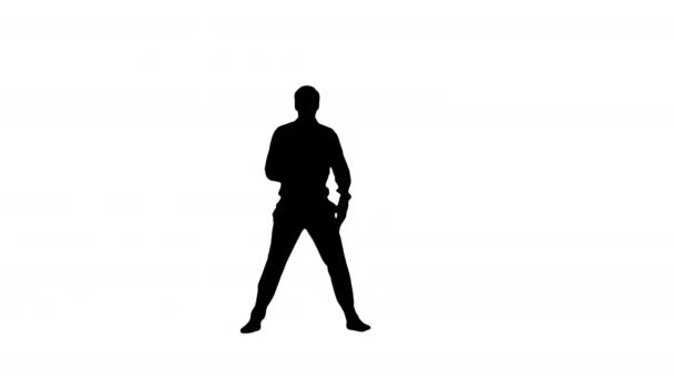 Silhouette Junger Mann in weißem Hemd und schwarzer Hose springt in den Rahmen und beginnt Pause zu tanzen und blickt in die Kamera. — Stockvideo