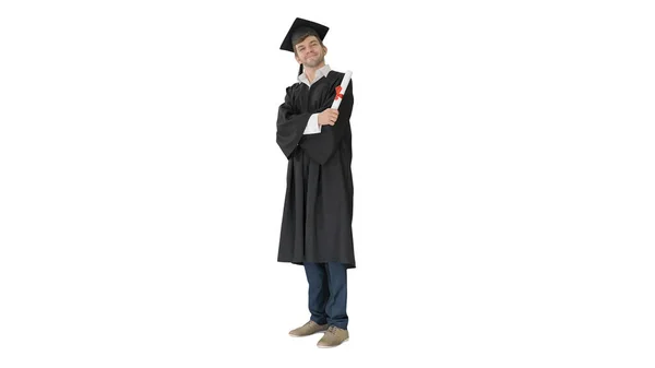 Estudante do sexo masculino feliz na graduação roupão posando e renunciando com oi — Fotografia de Stock