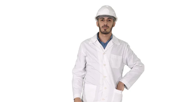 안전 안경을 쓰고 모자를 쓰고 걸어다니는 안전 개념을 하얀 배경으로 그린 과학자. — 스톡 사진