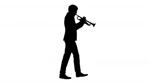 Silhouet Stijlvolle jazzman die loopt en trompet speelt. — Stockvideo
