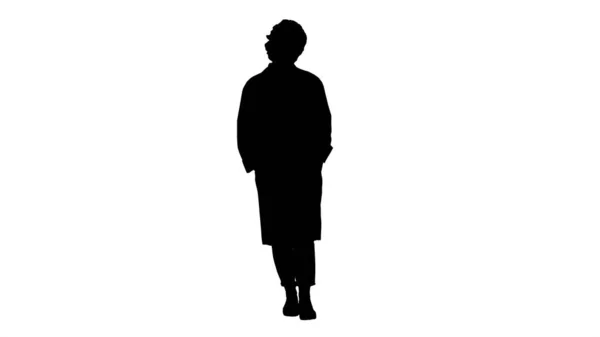 Silhouette Grave caucasica giovane donna in uniforme a piedi. — Foto Stock