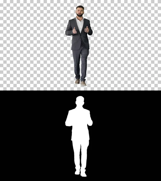 ひげを生やしたタークビジネスマン歩くとカメラに話して、アルファCh. — ストック写真