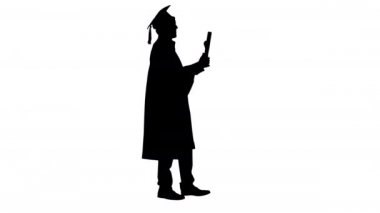 Siluet mezunu öğrenci baş parmağını gösteriyor..