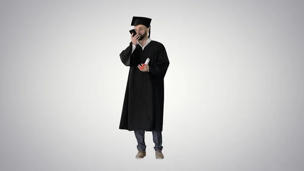 Mature man graduate student recording voice message on gradient — Stock Photo, Image