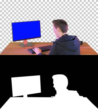 Silho ile Alfa Kanalı 'ndaki bir telefona cevap veren oyuncu ya da hacker.