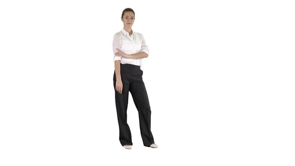 Attraktiv leende affärskvinna stående med armarna vikta och l — Stockfoto