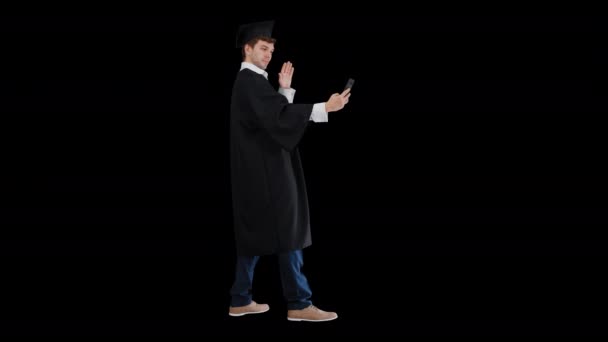 Estudiante graduado tomando selfie con diferentes gestos, Alpha Channel — Vídeo de stock