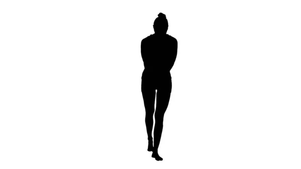 Silhouette Giovane donna bianca che cammina e guarda in basso. — Foto Stock