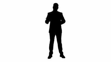 Siluet yakışıklı iş adamı kameraya bakıyor ve konuşuyor..