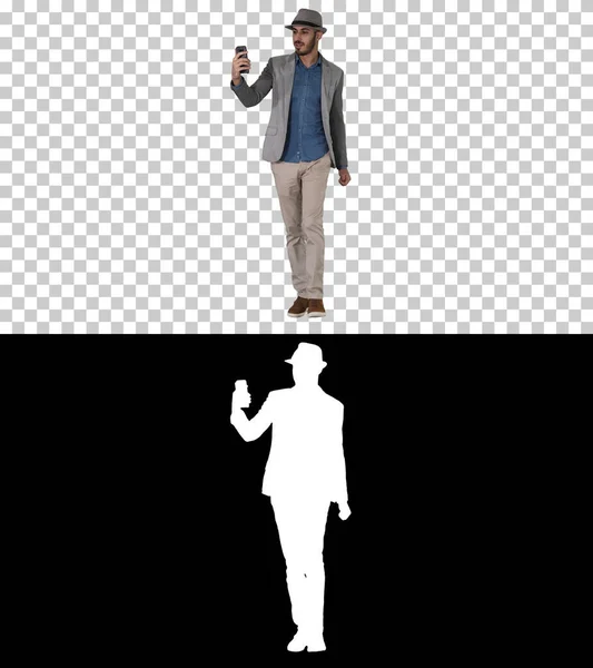 Vonzó férfi alkalmi ruhák kalap hipster Stylerrecording vlog — Stock Fotó