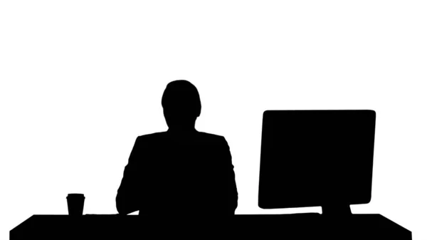 Silhouette Nette Geschäftsfrau blickt in ihr Büro in die Kamera — Stockfoto