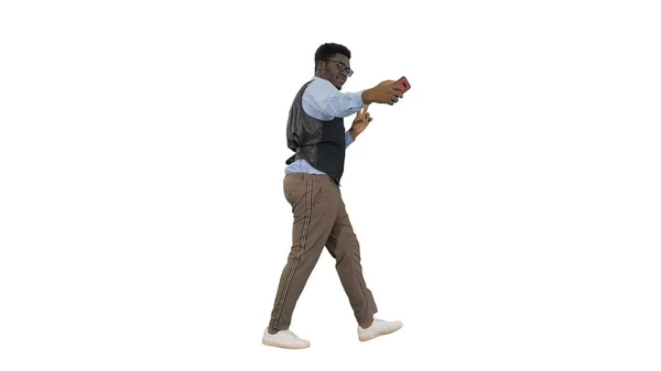 Африканский американский бизнесмен делает селфи со своего телефона в то время как — стоковое фото