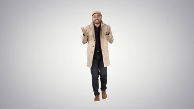 İyi iş. İşte bu. İnsan yürüyor ve gradyan üzerinde jestler yapıyor.