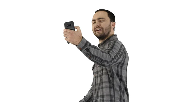 Nastolatek chłopiec co a selfie podczas chodzenie na biały tło. — Zdjęcie stockowe