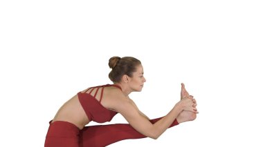 Spor kıyafetli güzel sarışın kadın Utthita H yapıyor.