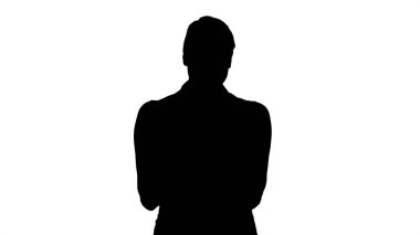 Siluet Çekici genç kadın gülümseyerek avro sayıyor.