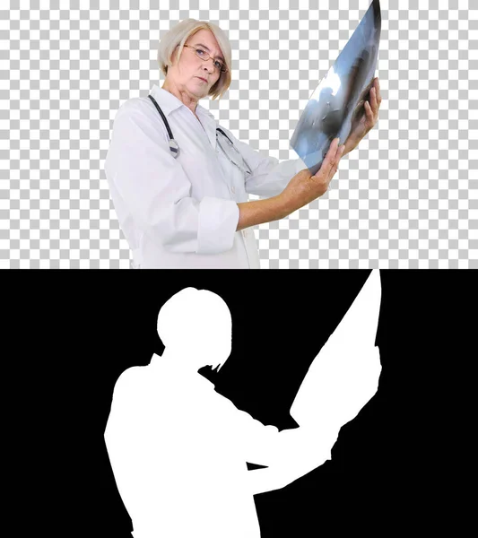 Senior female doctor therapist examines the fluorographya and lo — Stock Photo, Image