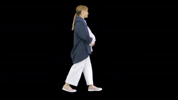 Gelukkig zwanger blond dame lopen, Alpha Channel — Stockvideo
