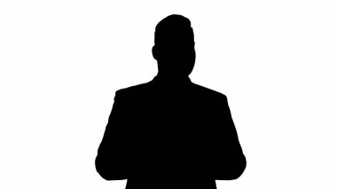 Siluet İşadamı fikirleri yazıyor ve Checkli 'yi dolduruyor