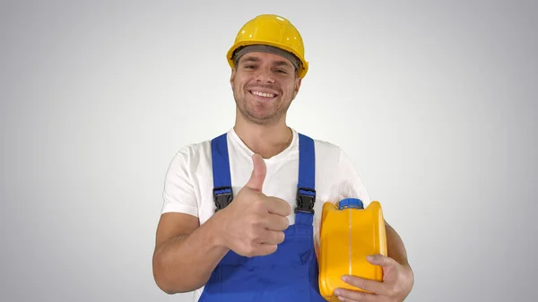 Um verdadeiro trabalhador dando um polegar para cima segurando lata e sorrindo para — Fotografia de Stock