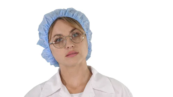 Medico medico donna andando su sfondo bianco. — Foto Stock