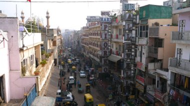 Delhi, Hindistan - 15 Aralık 2017: Meşgul Hint Sokağı.