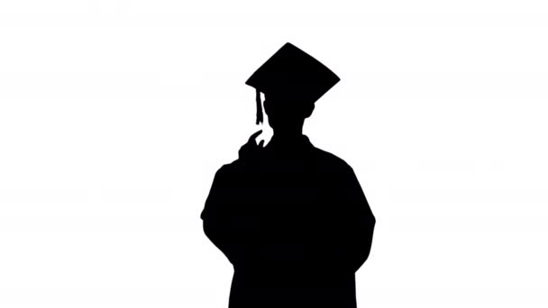Silhouette Energetic graduada mujer caminando con diploma y dando discurso motivador. — Vídeo de stock