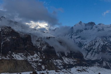 izleme Annapurna Merkez kampına Himalaya dağlarının güzel manzara