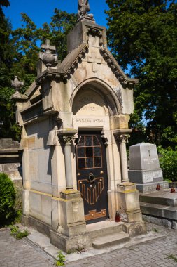 Eski mezarlık mezarda yeraltı girişine