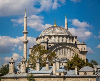 Bahar, Istanbul'da Türk Camii