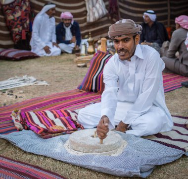 Birleşik Arap Emirlikleri'nin başkenti Abu Dabi üzerinden seyahat 