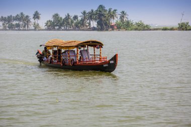 Kochin, Hindistan-Şubat 23: Hindu 23 Şubat 2013 Kochin, Hindistan'da teknede. Hindu git Cochin tekne banliyösünde tarafından