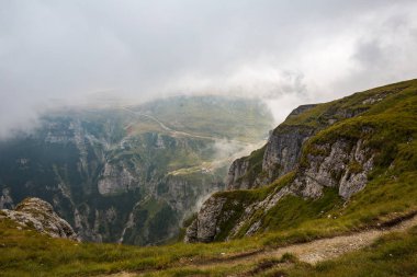 Karadağ dağ sırtı Karpatlar içinde güzel yaz Panoraması  