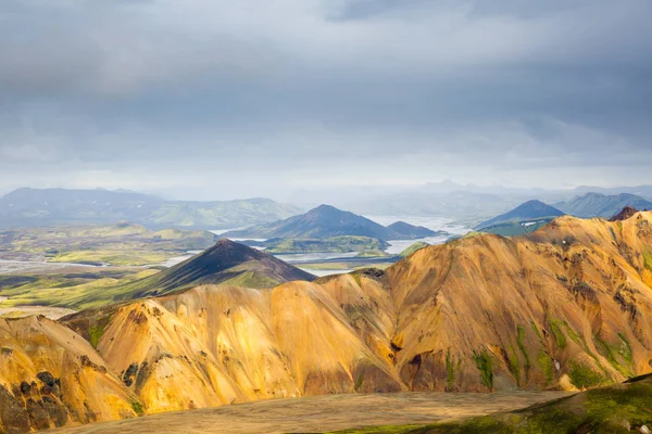 Güzel dağ Panorama Milli Parkı Landmannalaugavegur, İzlanda. 