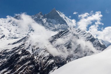 izleme Annapurna Merkez kampına Himalaya dağlarının güzel manzara