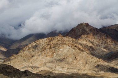 Himalayalar, güzel dağ manzarası il Ladakh, Hindistan