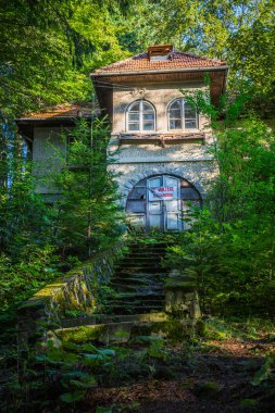 Romanya'nın küçük kasabalarını gündüz gezerken, bina ve mimariye bakış, Romanya 