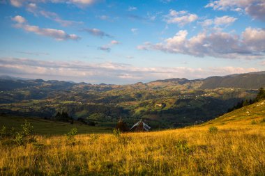 Karadağ dağ silsilesi içinde Karpatlar yaz Panoraması