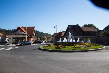 Romanya'nın küçük kasabalarını gündüz gezerken, bina ve mimariye bakış, Romanya 