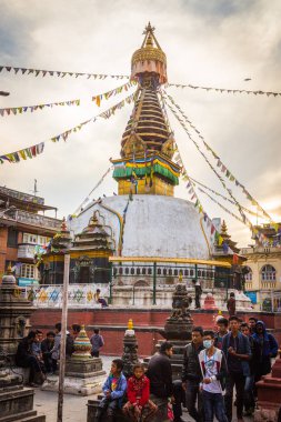 Katmandu, Nepal-Mart 16: Katmandu, Nepal 16 Mart 2015 tarihinde Katmandu sokaklarında. Nepal başkenti sokak hayatı.