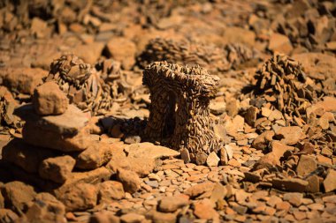 Soyut dünya küçük taştan