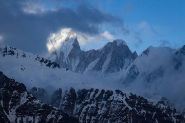 izleme Annapurna Merkez kampına Himalaya dağlarının güzel manzara