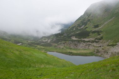 Ukrayna en yüksek irtifa gölde
