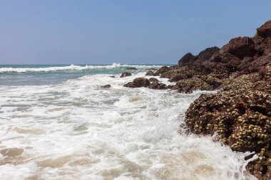 Varkala beach resort güneşli bir günde. Kerala. Hindistan