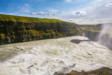 Güneybatı İzlanda'daki Hvita Kanyon Nehri'nde bulunan Gullfoss şelale.